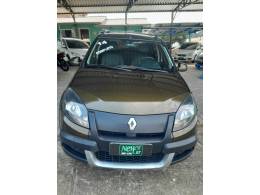 RENAULT - SANDERO - 2013/2014 - Verde - R$ 42.900,00