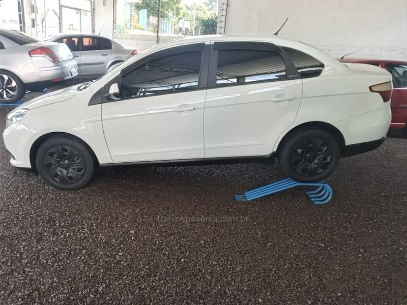 FIAT - SIENA - 2014/2015 - Branca - R$ 39.900,00