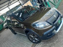 RENAULT - SANDERO - 2013/2014 - Verde - R$ 42.900,00