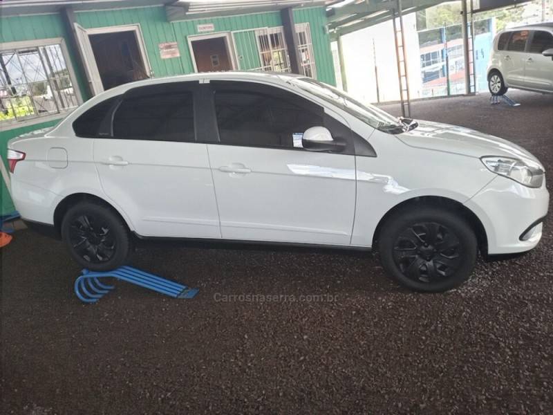 FIAT - SIENA - 2014/2015 - Branca - R$ 39.900,00